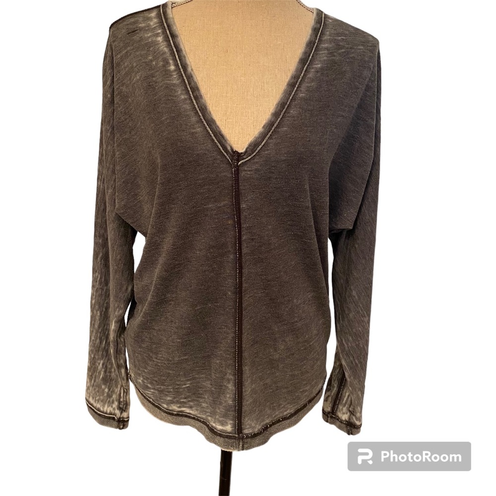 FP MOVEMENT FREE PEOPLE TOP TEE LONG SLEEVE V-NECK GRAY TUMBLED ACTIVATE SIZE S